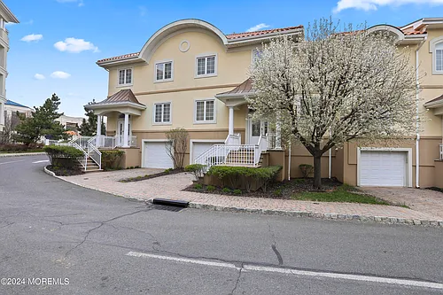 12 Riviera Dr Photo 1