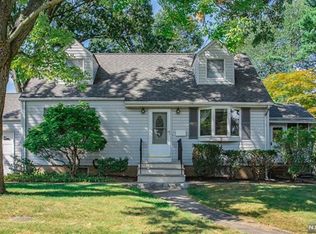 5 Van Dyke Rd, Waldwick, NJ 07463