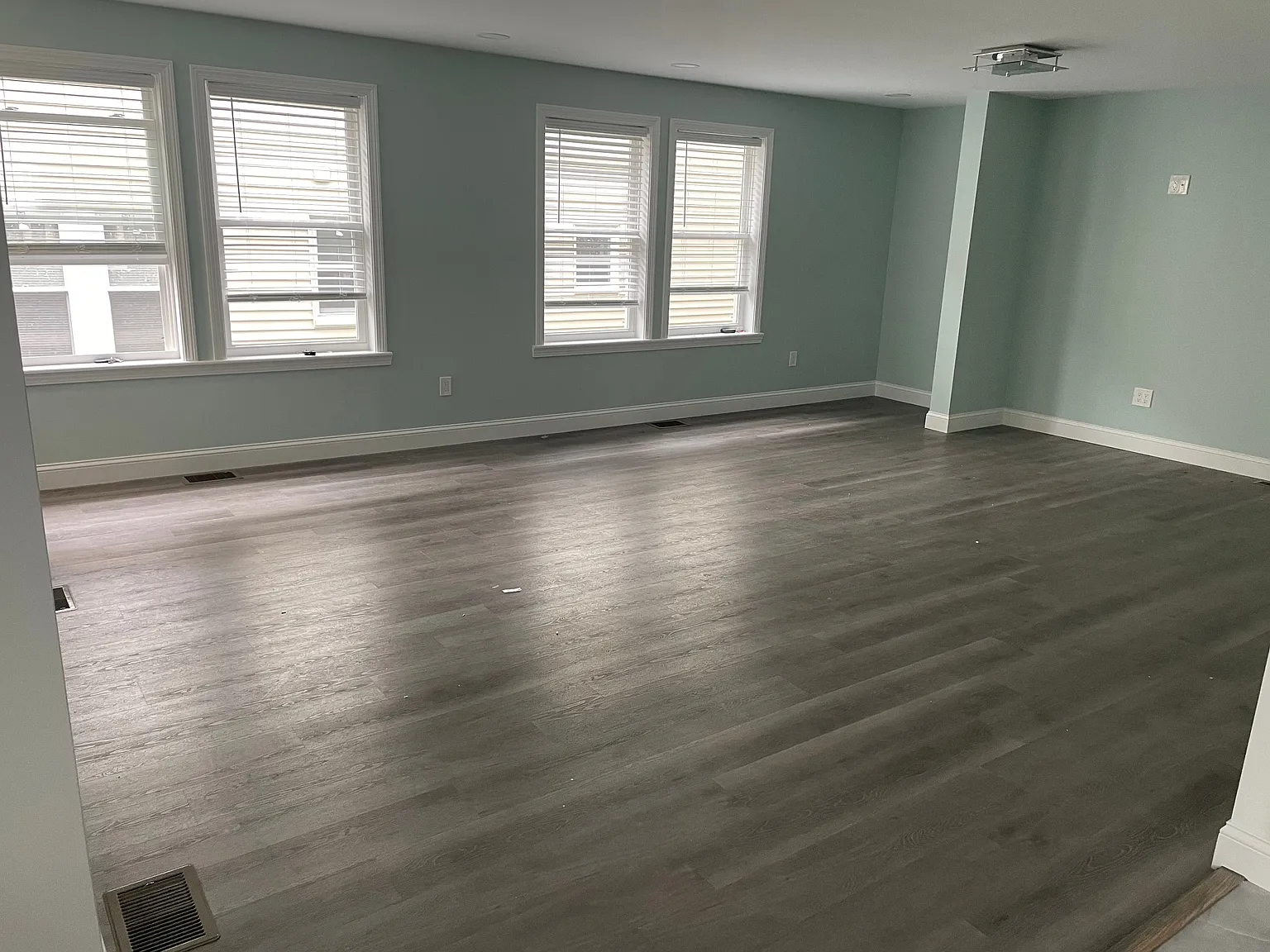3 bed, 2.0 bath, 1250 sqft, $3,500 — Photo 4