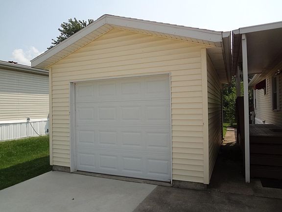4th image of 4 Loretta Ln