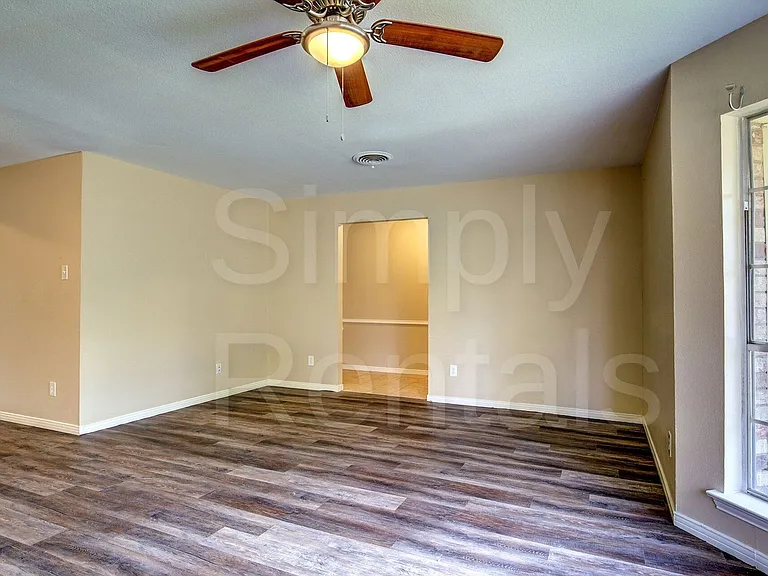 6426 Chapman Dr — Photo 14