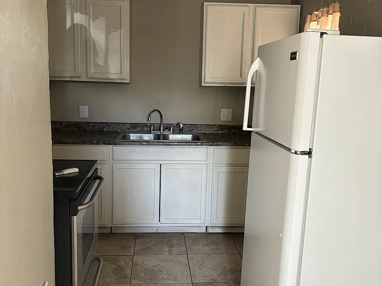 2327 E 24th St #1 — Photo 3