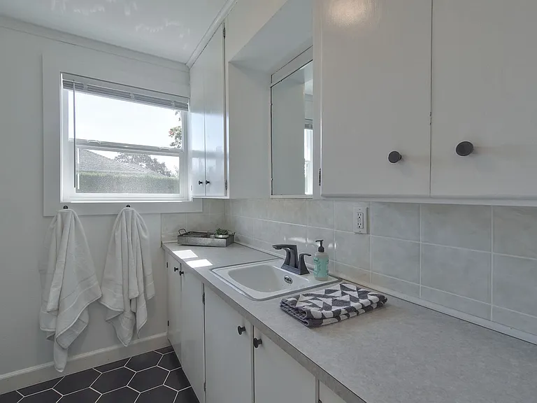 1328 NE 9th Ave — Photo 9