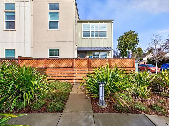 4th image of 48 Yarrow Way