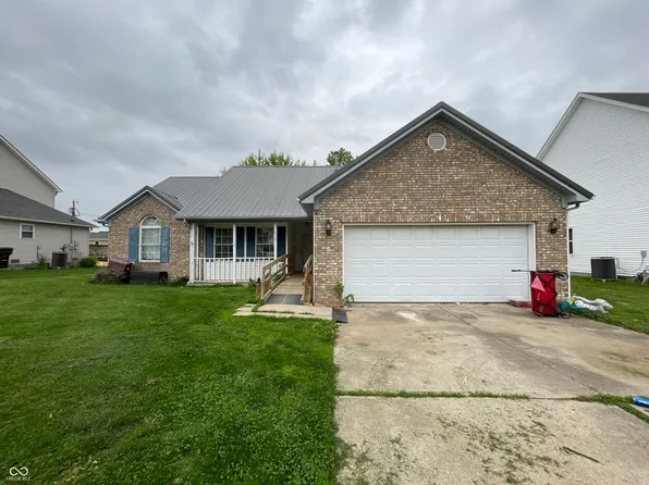 413 E Maple St, Bainbridge, IN 46105