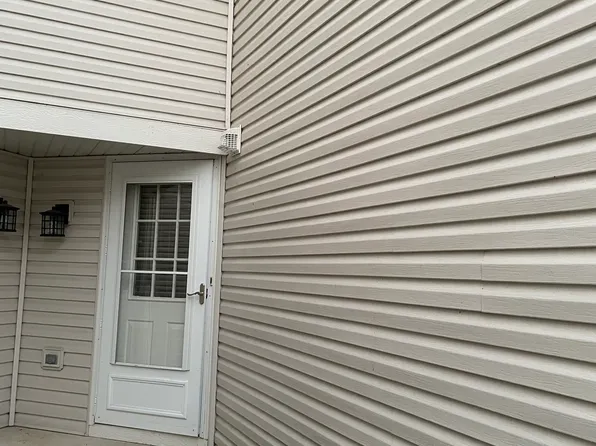 2405 Stoughton Cir, Aurora, IL