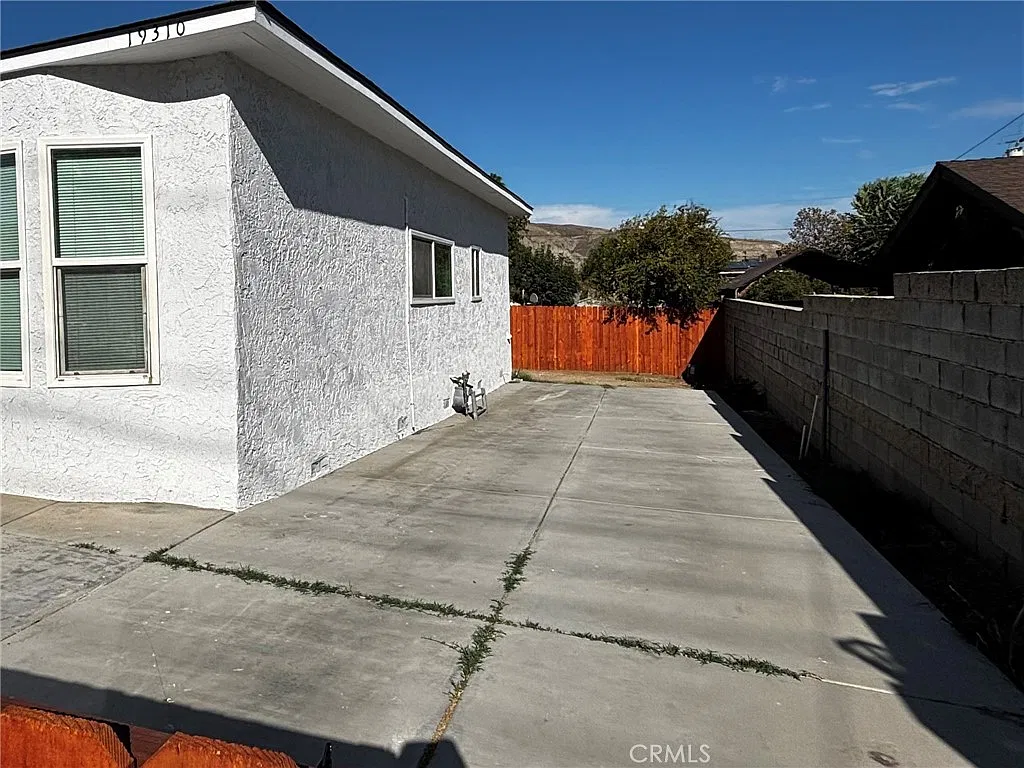2 bed, 836 sqft, $2,495 — Photo 2