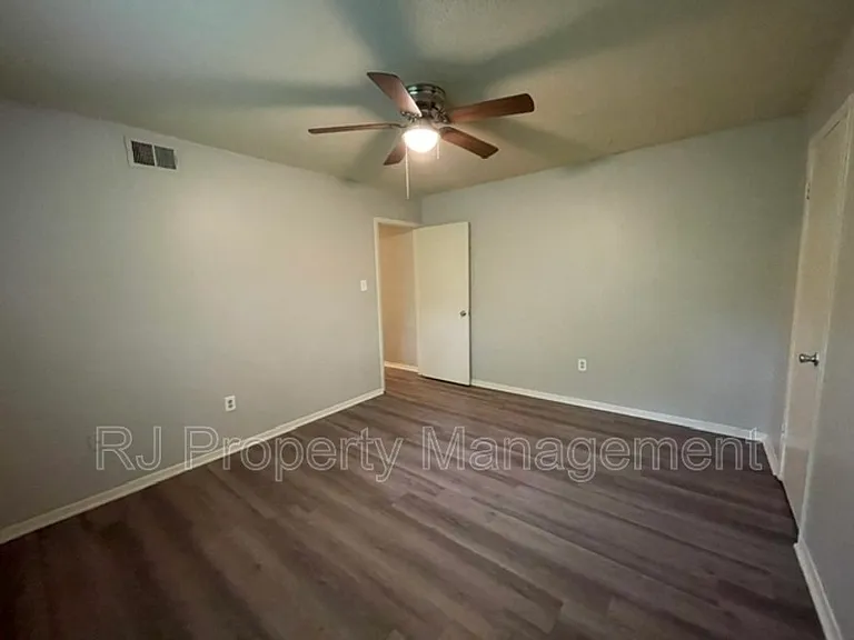 3479 Powell Ave — Photo 12