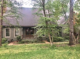 9 Avery Cir, Jackson, MS 39211