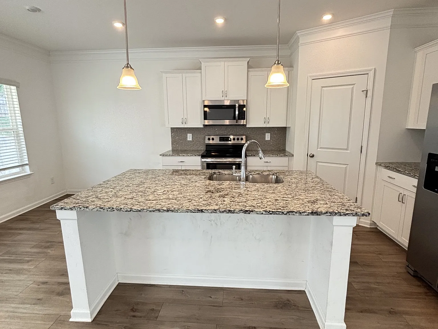 3 bed, 2.5 bath, 2171 sqft, $2,300 — Photo 4