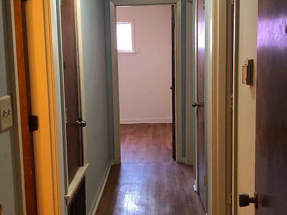 3rd image of 2921 Marydale Dr