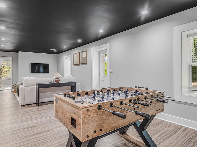 480 Forest Hills Dr — Photo 3