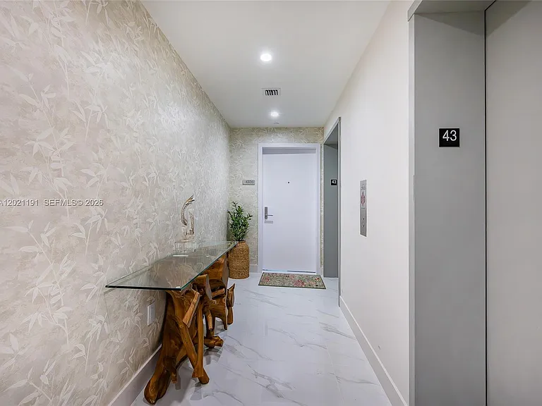 700 NE 24th St #4306-S — Photo 4