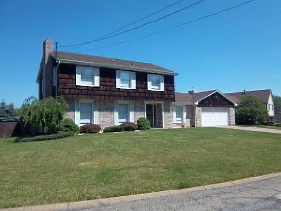 2nd image of 833 Donegal Dr E