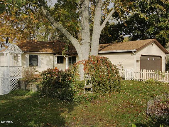 2nd image of 3995 Kehoe Dr NE