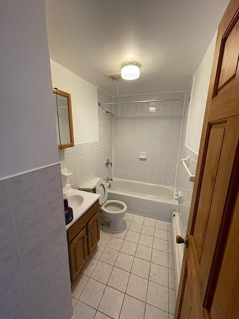 2nd image of 750 E 212th St #3