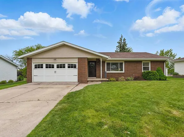 1206 W State St, Williamsburg, IA 52361