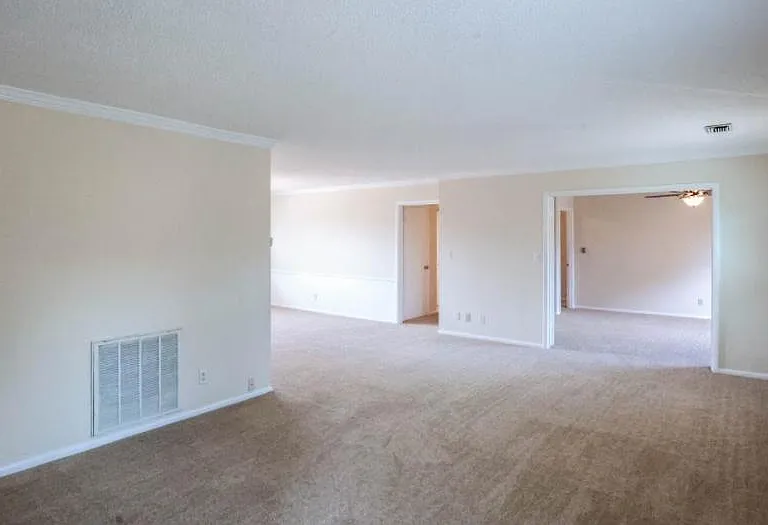 8205 Willowbrook Cir SE #D — Photo 6