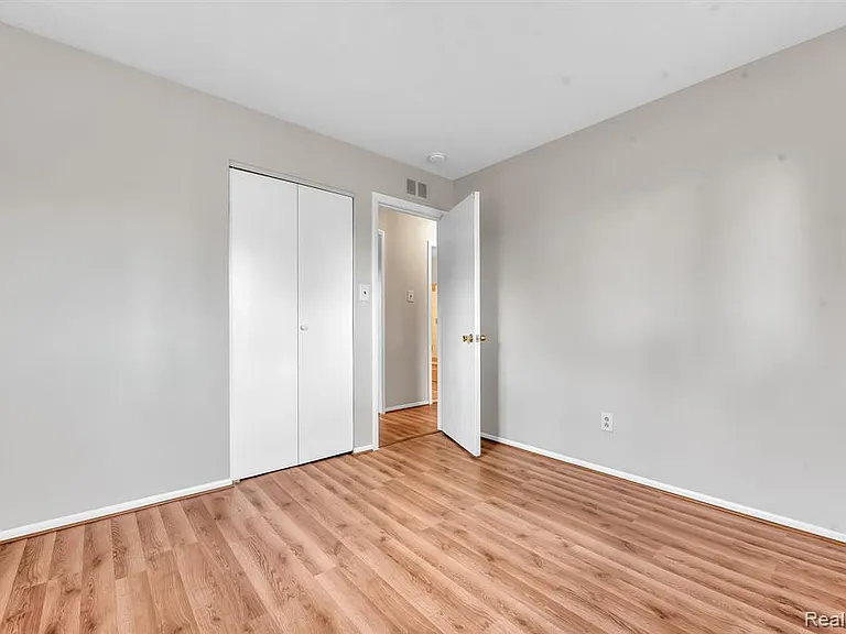 8211 Carrousel Blvd — Photo 10