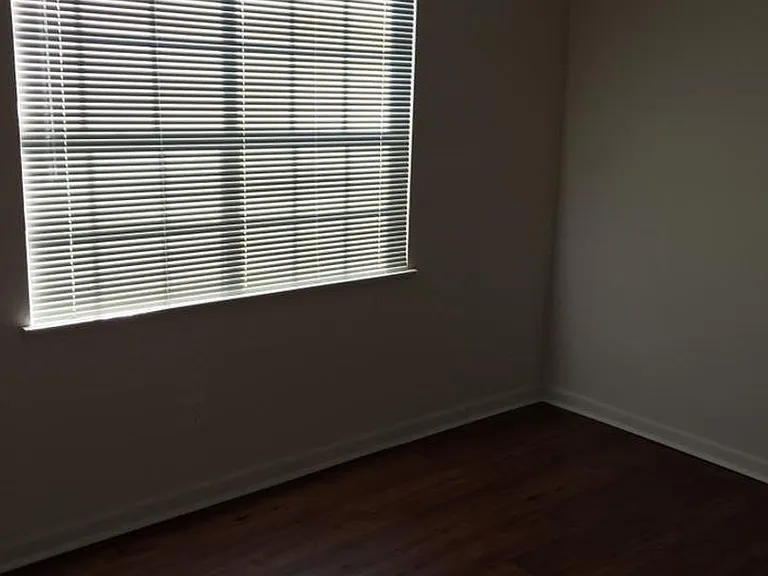 Chateau Orleans Apartments — Photo 67