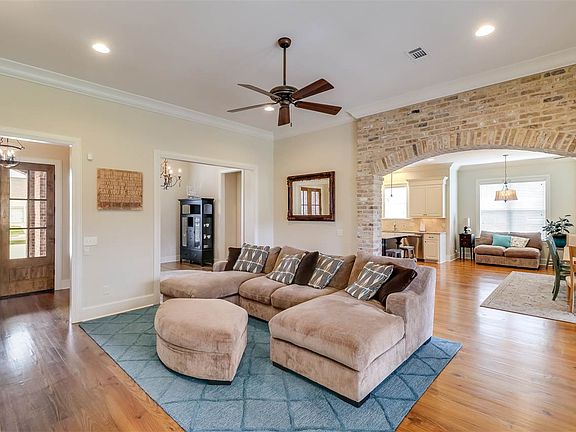 3rd image of 140 Bienville Dr