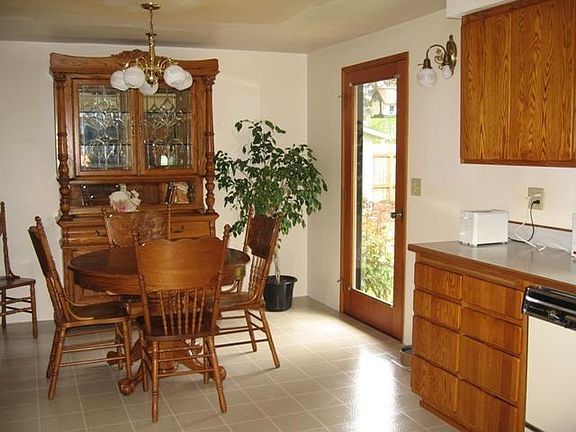 Kitchen & Dining Area