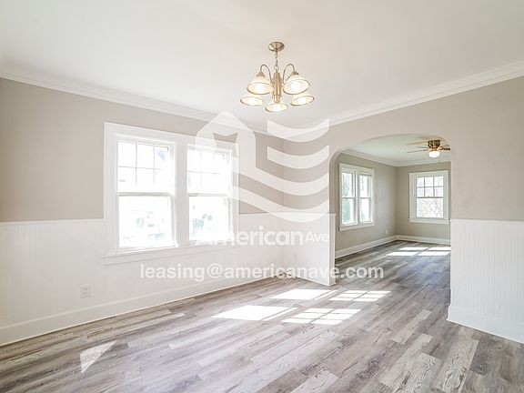 1436558_005_dining_room_13629643.jpg