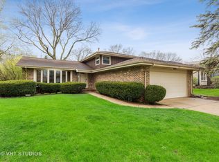2015 E Wintergreen Ave, Mount Prospect, IL 60056