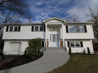 1427 Hamilton St, Somerset, NJ 08873
