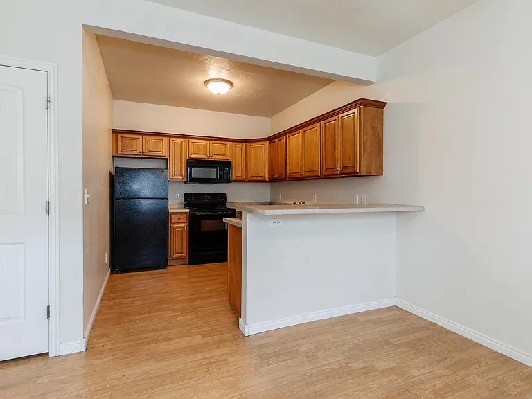 484 W 1490 N #102 — Photo 5
