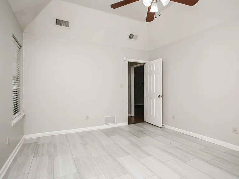 10824 Ridgefield Dr — Photo 9
