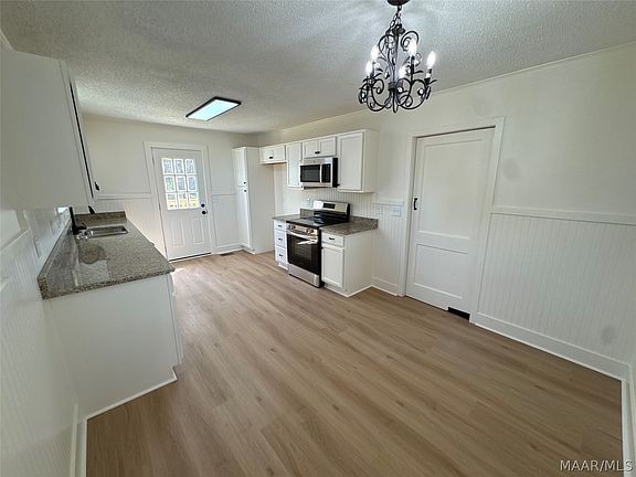 4th image of 809 Azalea St
