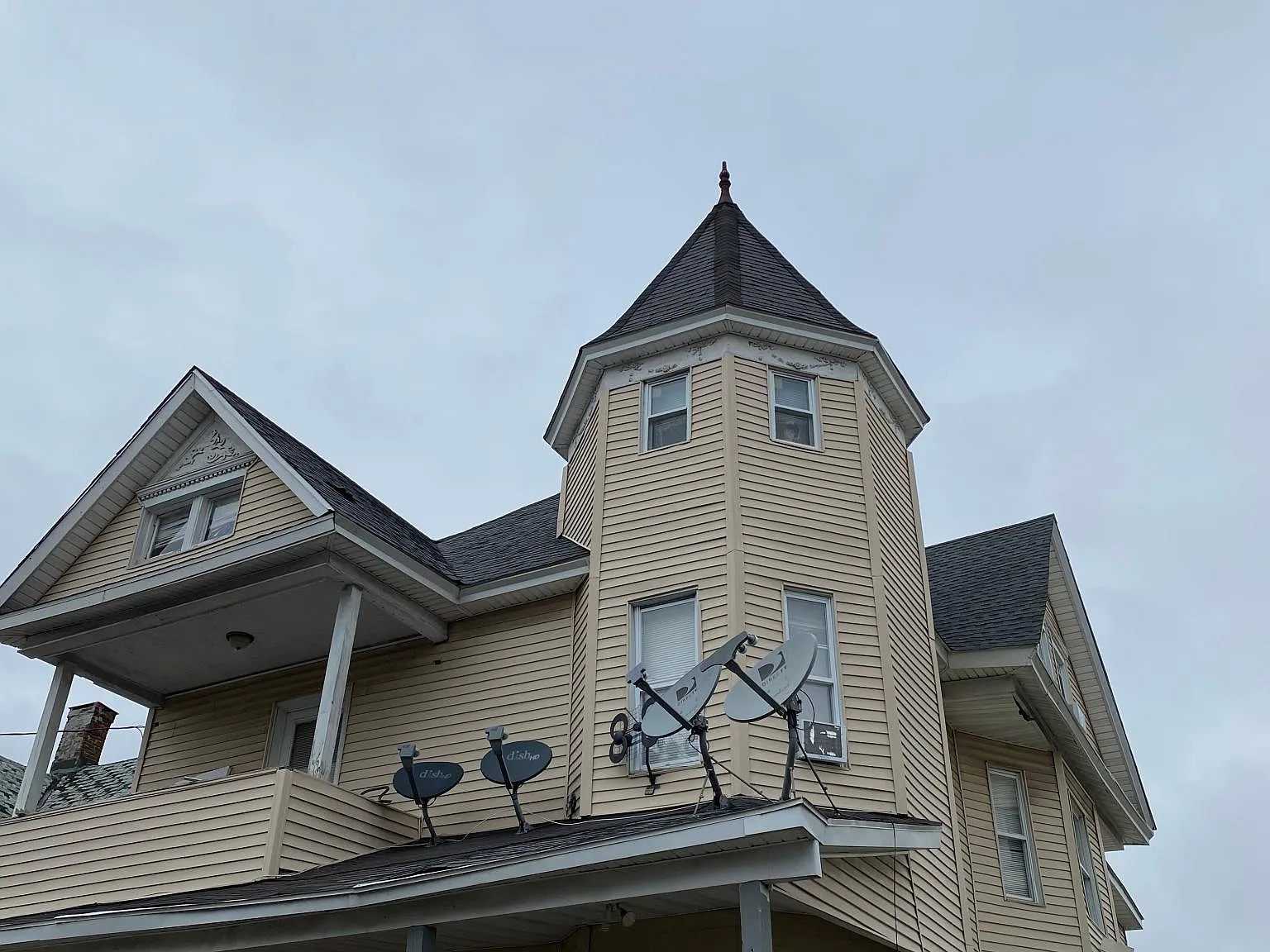 86 Sanford Ave — Photo 2