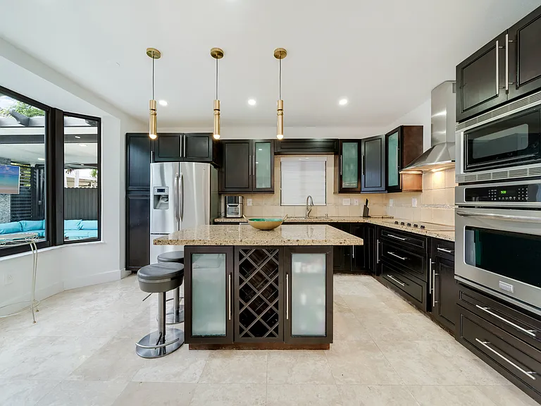 1172 SW 85th Ave — Photo 9