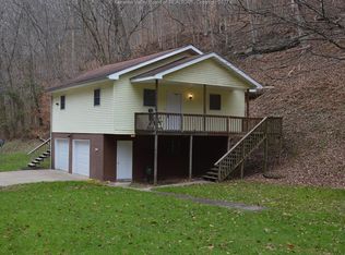 1860 Palm Dr, Charleston, WV 25312