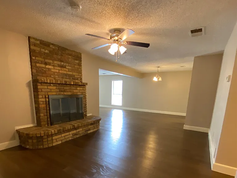 9038 Hillside Dr — Photo 3