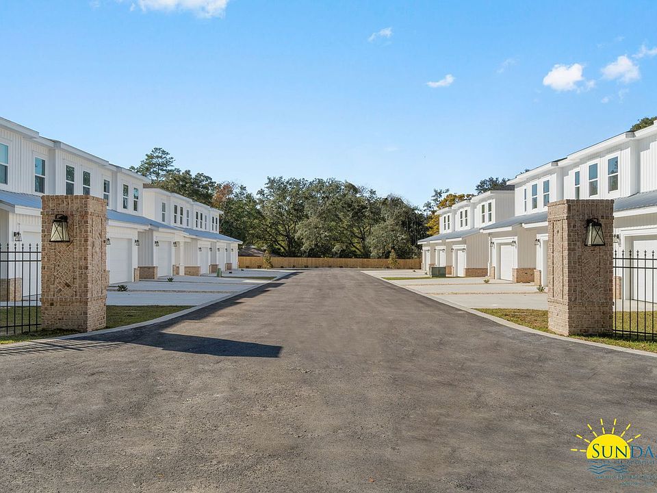 1st image of 527 Hill Ln