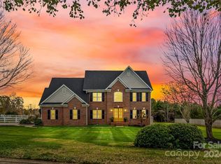 1070 James Farm Rd, Hickory, NC 28602