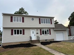 381 N Clinton Avenue, Lindenhurst, NY 11757