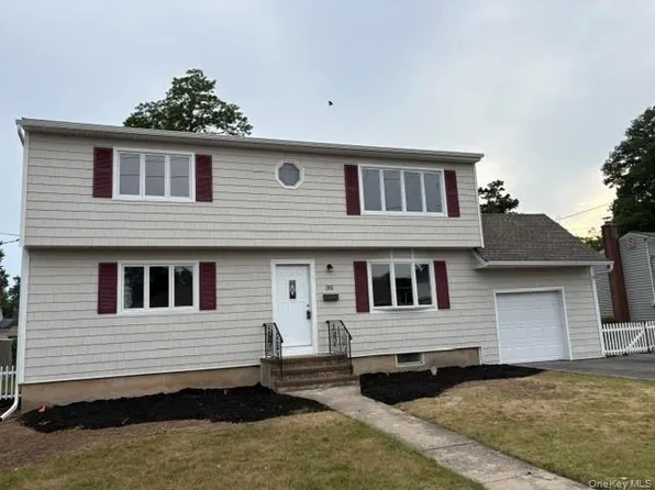 381 N Clinton Avenue, Lindenhurst, NY 11757