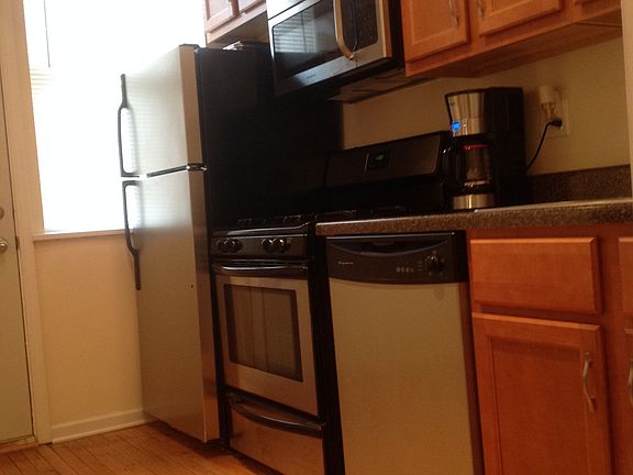 2nd image of 3546 N Wolcott Ave #3