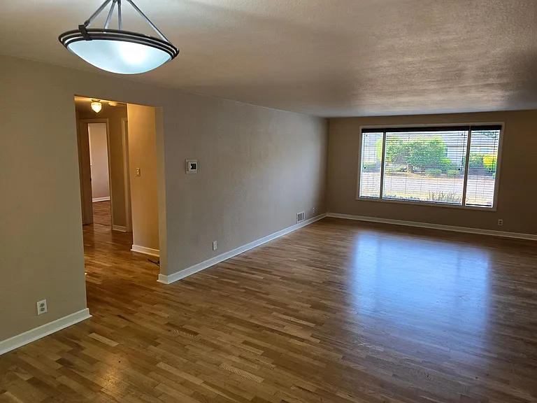 119 Greenleaf Ave — Photo 4
