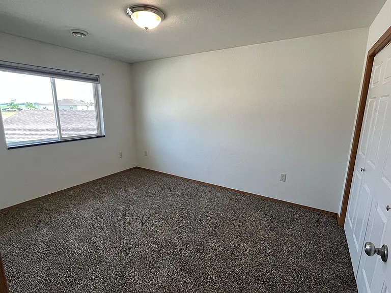 505 16th Ave NE #6 — Photo 13