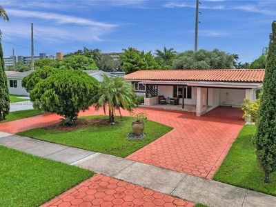 1112 NE 8th St, Hallandale Beach, FL, 33009