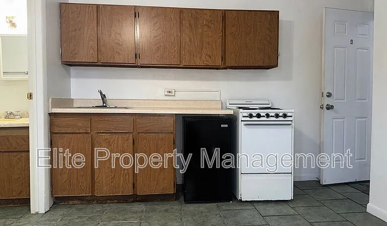 1529 Oakshire Ln #4 — Photo 5