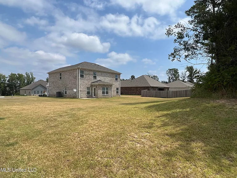 2427 Hyacinth Ln — Photo 12