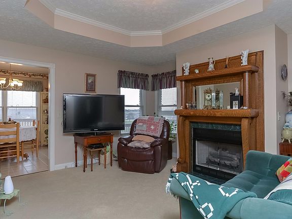 4th image of 1012 Pin Oak Dr