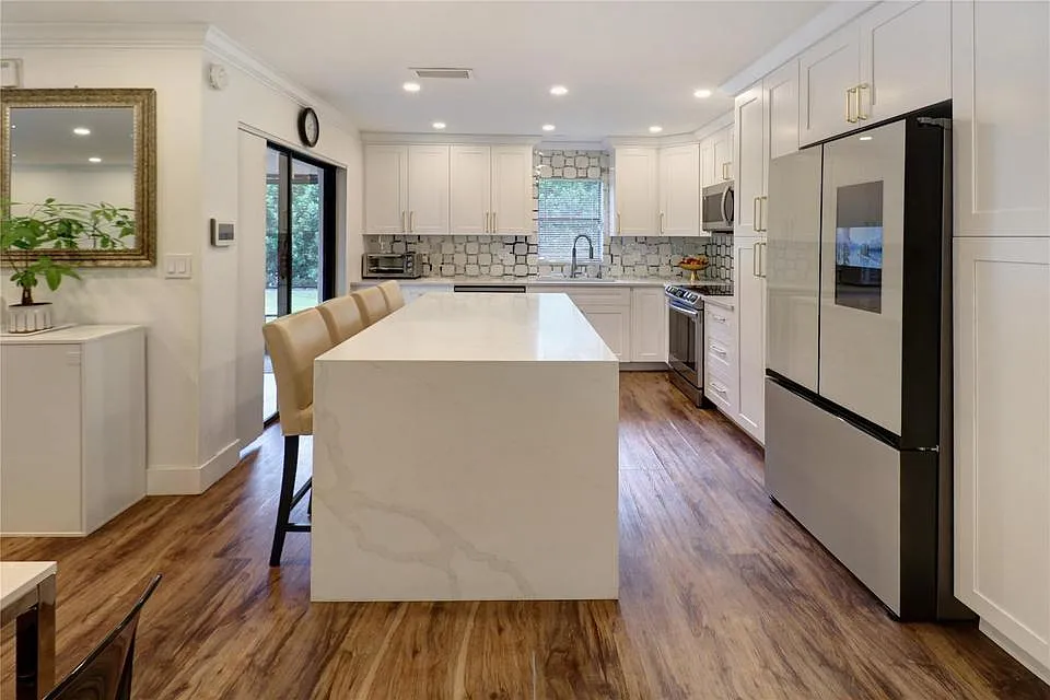 3 bed, 2.5 bath, 1782 sqft, $3,300 — Photo 3