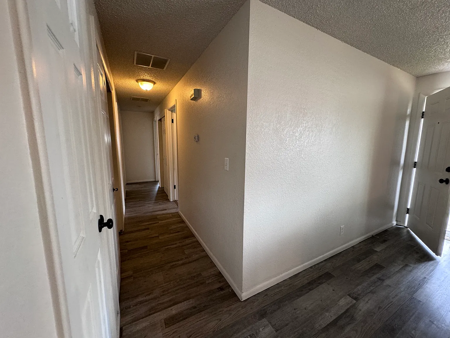 3 bed, 1092 sqft, $1,900 — Photo 4