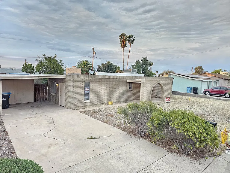 1820 W Wickieup Ln — Photo 3